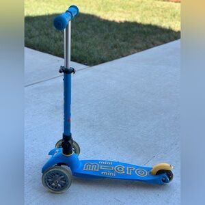 Micro Mini Foldable Children's Scooter Ocean Blue with Brand New LED Wheels